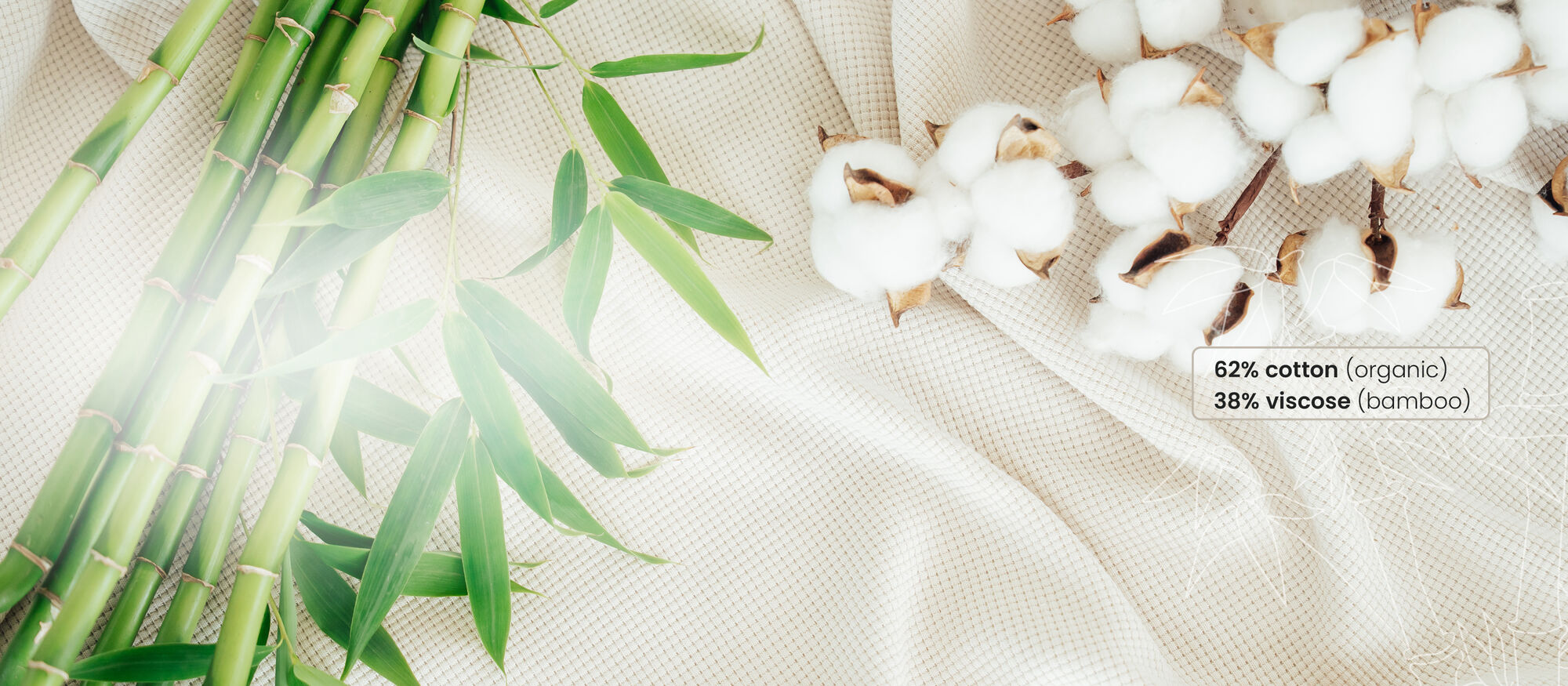 Beb&eacute; seguro na cadeira auto Britax R&ouml;mer BABY‑SAFE PRO com capa de ver&atilde;o, em algod&atilde;o respir&aacute;vel e viscose de bambu para conforto em dias quentes.
