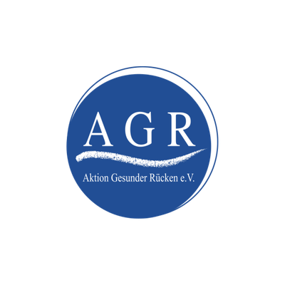Logo circular azul da AGR (Aktion Gesunder R&uuml;cken e.V.) com letras brancas &ldquo;AGR&rdquo; e o nome da organiza&ccedil;&atilde;o &ldquo;Aktion Gesunder R&uuml;cken e.V.&rdquo; exibidos abaixo de um sublinhado curvo.
